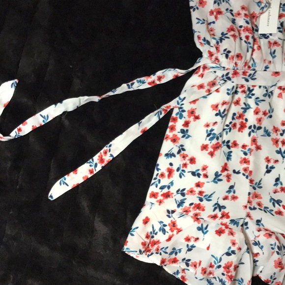 Cupcakes and cashmere romper floral cold shoulder - Picture 5 of 8